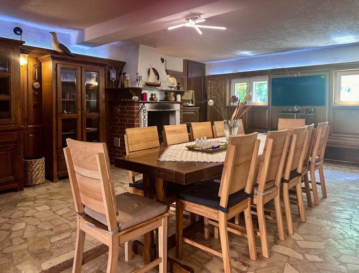 Image No.11-7 Bed Property for sale