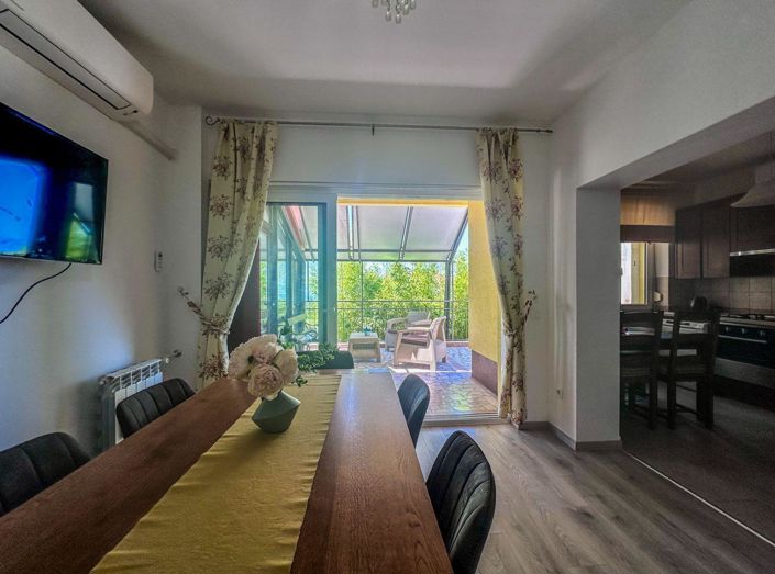 Image No.17-7 Bed Property for sale