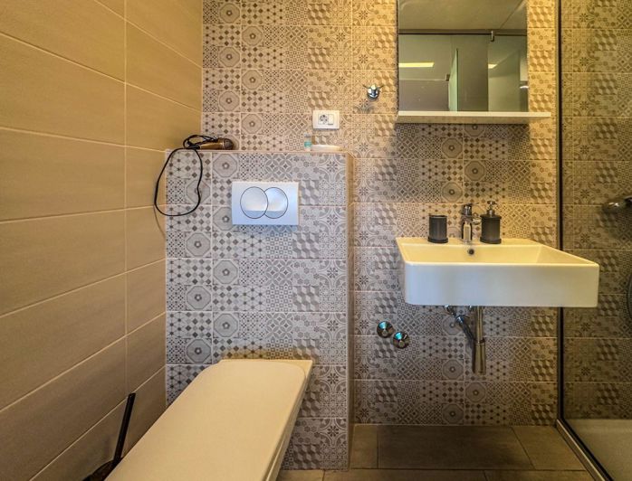 Image No.19-7 Bed Property for sale