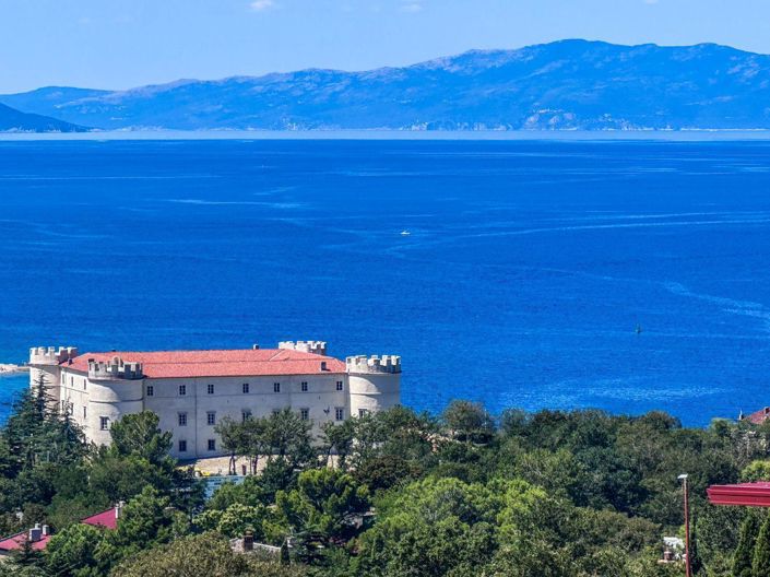 Image No.2-7 Bed Property for sale