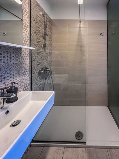 Image No.20-7 Bed Property for sale