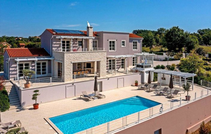Image No.1-5 Bed Property for sale