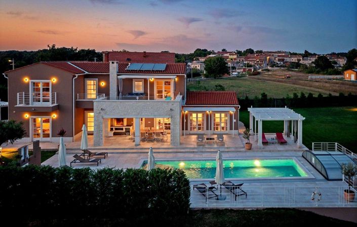Image No.1-5 Bed Property for sale