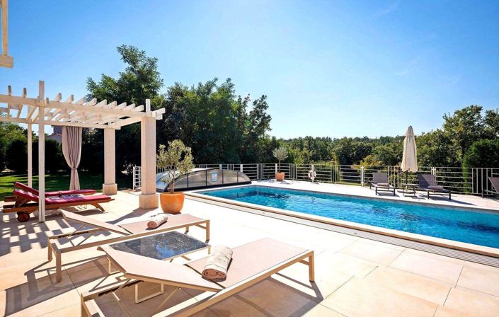 Image No.12-5 Bed Property for sale