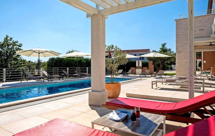 Image No.13-5 Bed Property for sale