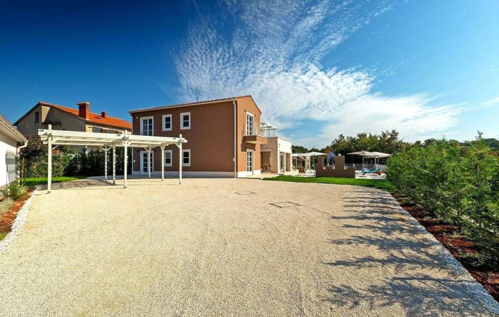 Image No.8-5 Bed Property for sale