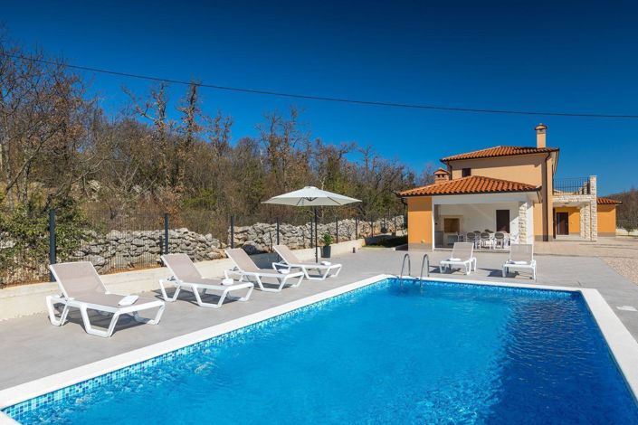 Image No.1-4 Bed Property for sale