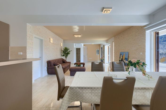 Image No.12-4 Bed Property for sale