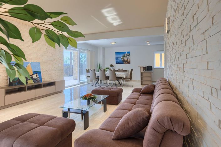 Image No.13-4 Bed Property for sale