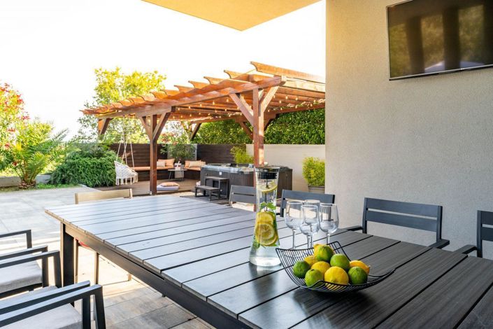 Image No.13-5 Bed Property for sale