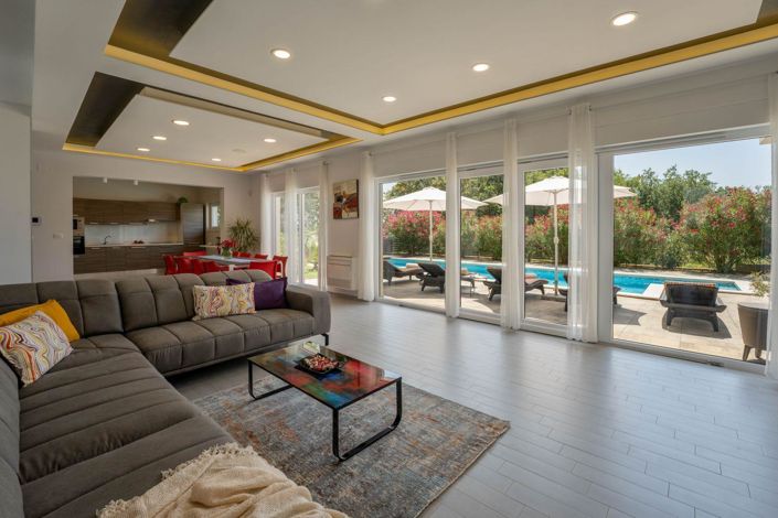 Image No.18-5 Bed Property for sale