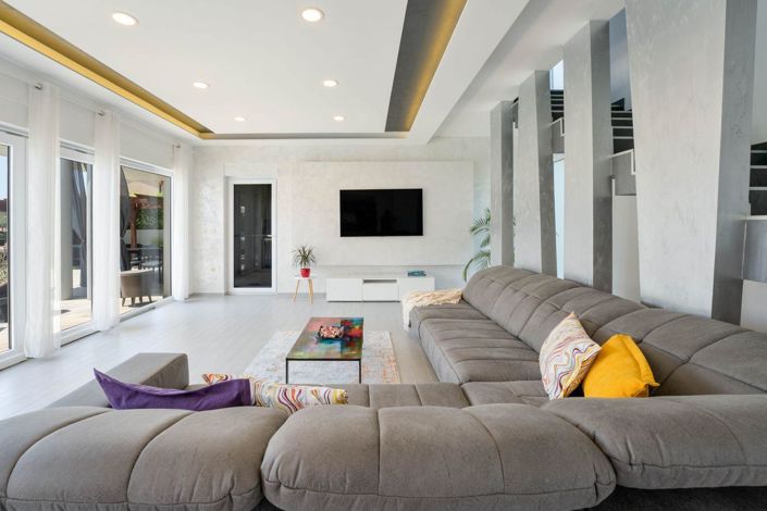 Image No.19-5 Bed Property for sale