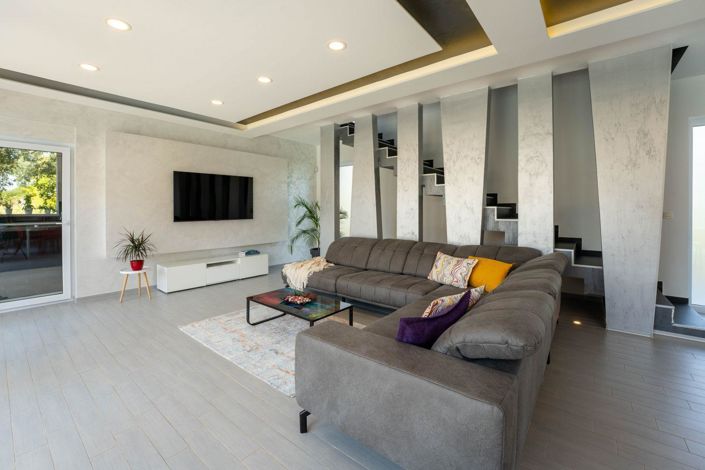 Image No.21-5 Bed Property for sale