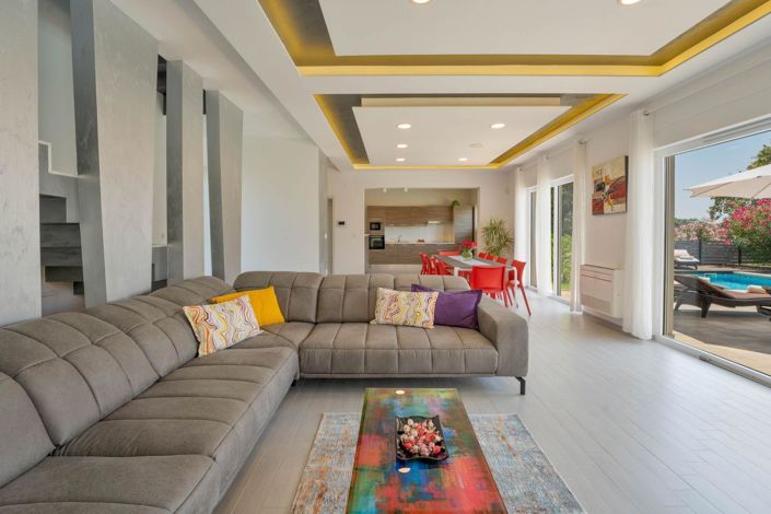 Image No.23-5 Bed Property for sale