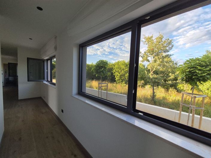 Image No.11-3 Bed Property for sale