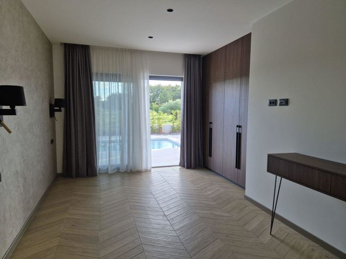 Image No.16-3 Bed Property for sale