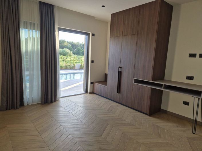 Image No.19-3 Bed Property for sale