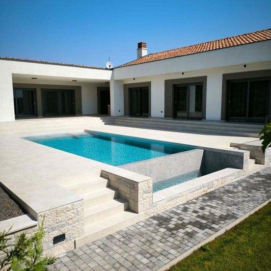 Image No.24-3 Bed Property for sale