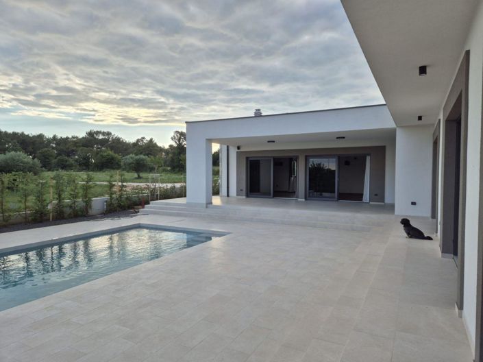 Image No.25-3 Bed Property for sale