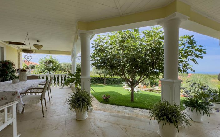 Image No.17-3 Bed Property for sale