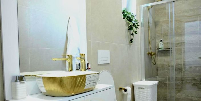 Image No.15-6 Bed Property for sale