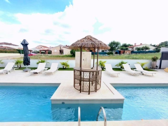 Image No.21-6 Bed Property for sale