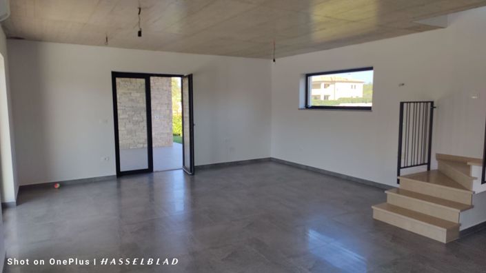 Image No.10-3 Bed Property for sale