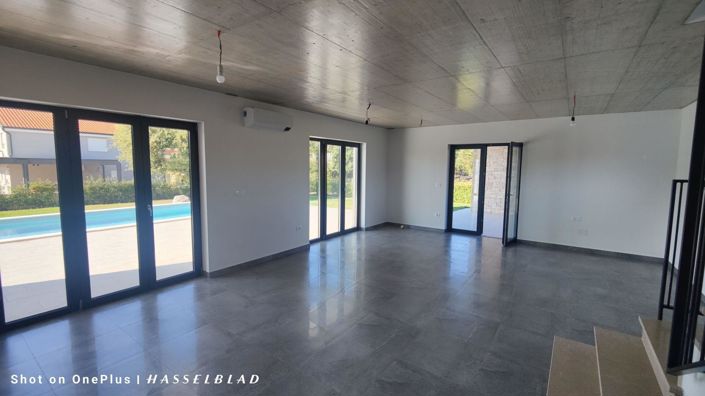 Image No.9-3 Bed Property for sale