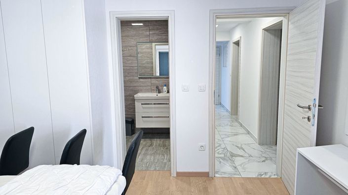 Image No.20-5 Bed Property for sale