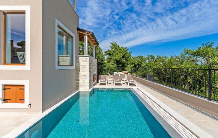 Image No.10-3 Bed Property for sale