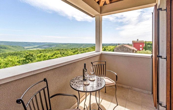 Image No.18-3 Bed Property for sale