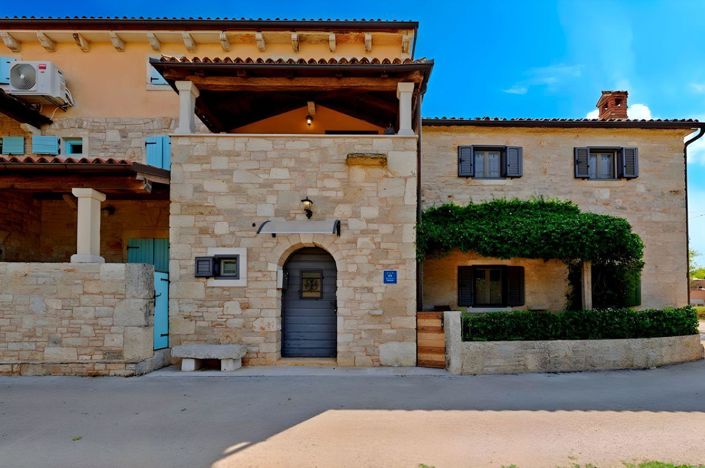 Image No.1-5 Bed Property for sale