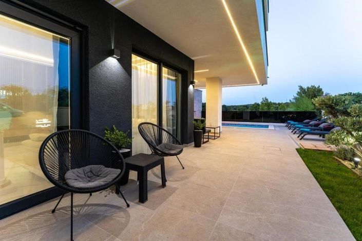 Image No.14-3 Bed Property for sale