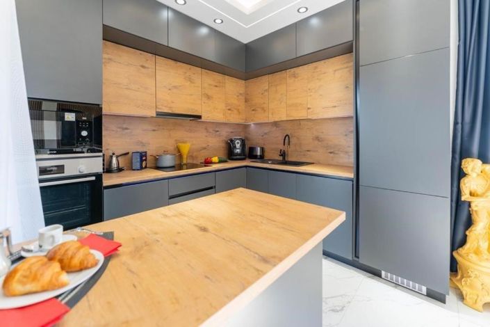 Image No.18-3 Bed Property for sale