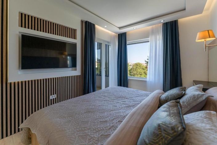 Image No.20-3 Bed Property for sale