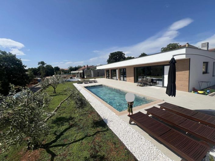 Image No.1-5 Bed Property for sale