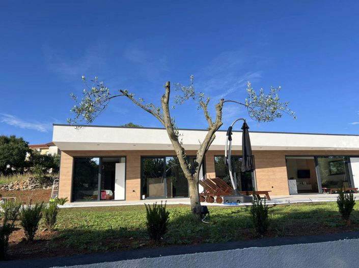 Image No.12-5 Bed Property for sale