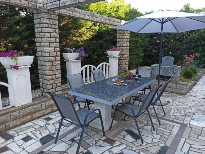 Image No.11-9 Bed Property for sale