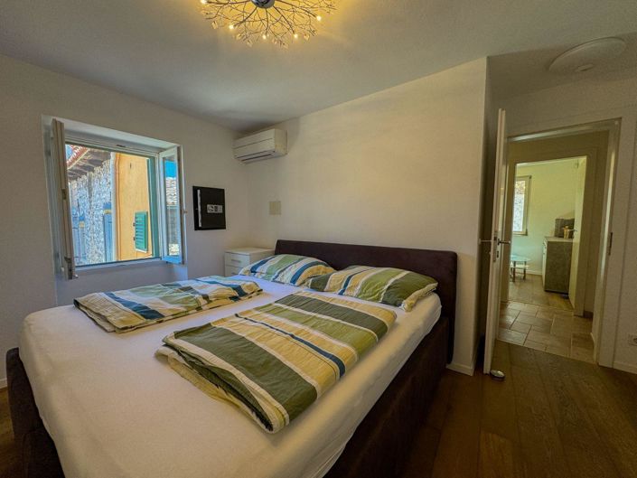 Image No.12-4 Bed Property for sale