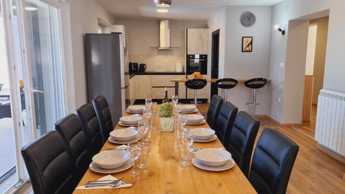 Image No.12-4 Bed Property for sale