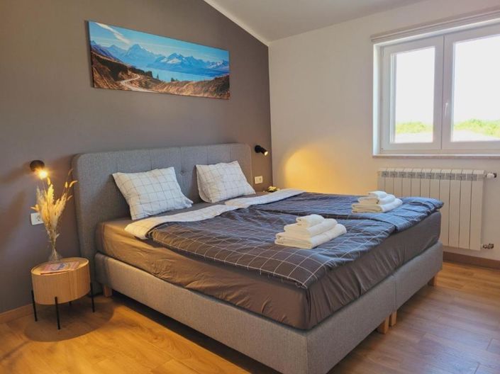 Image No.17-4 Bed Property for sale