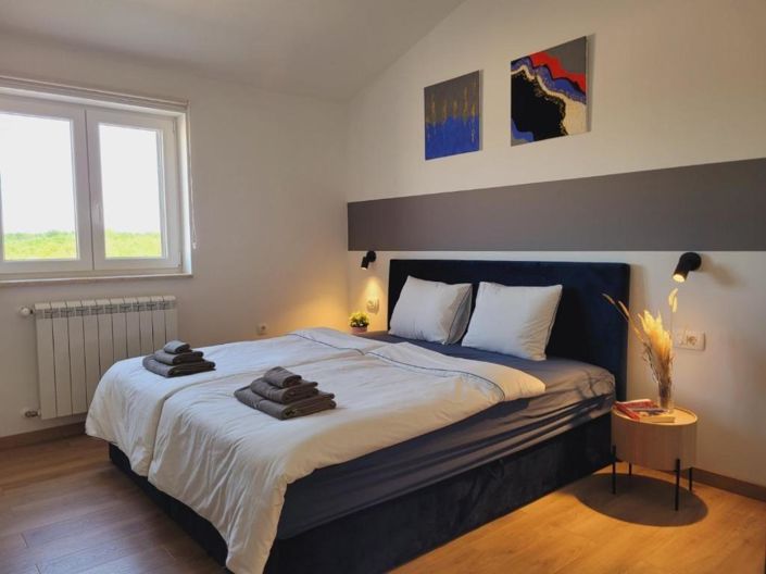 Image No.19-4 Bed Property for sale