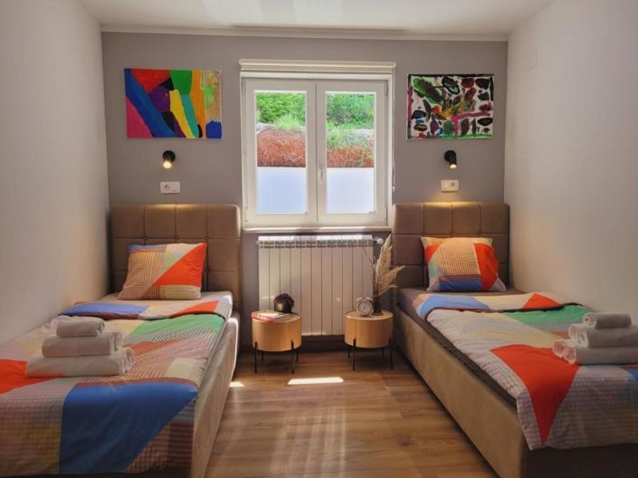 Image No.22-4 Bed Property for sale