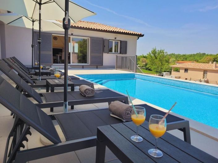 Image No.5-4 Bed Property for sale