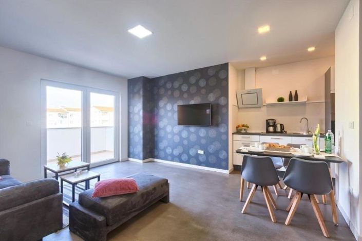 Image No.11-10 Bed Property for sale