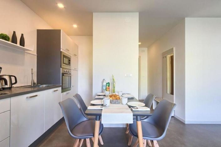 Image No.12-10 Bed Property for sale