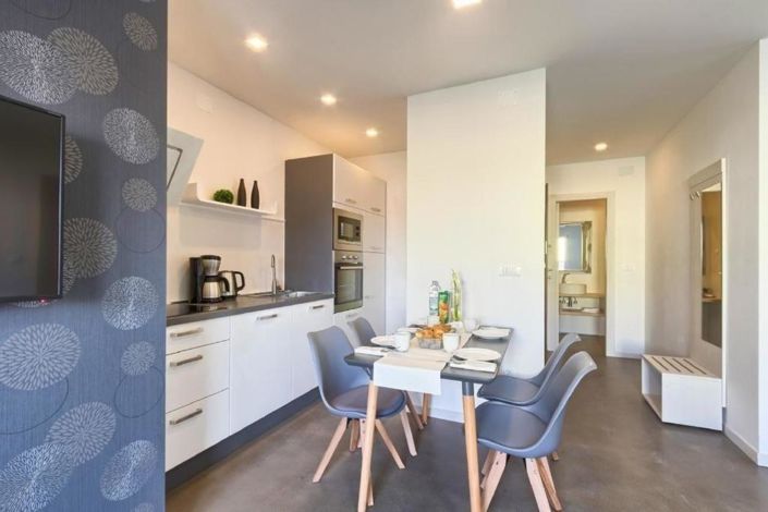 Image No.13-10 Bed Property for sale