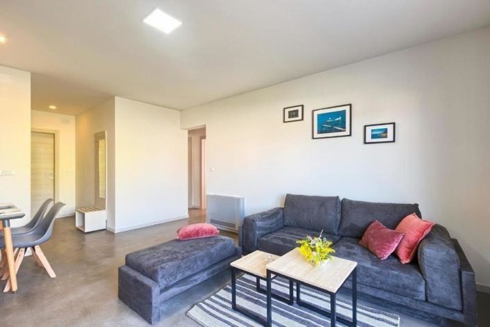 Image No.14-10 Bed Property for sale