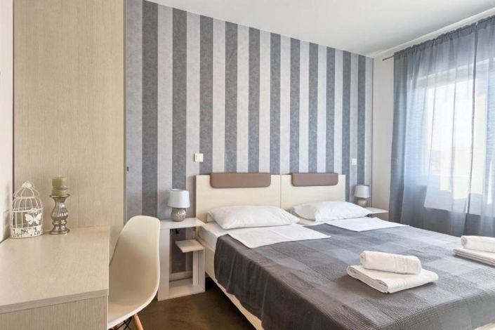 Image No.5-10 Bed Property for sale