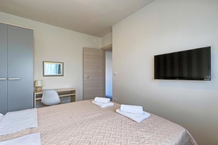 Image No.6-10 Bed Property for sale